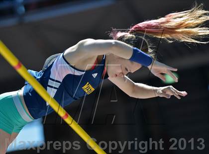 Thumbnail 1 in Penn Relays (Pole Vault) photogallery.