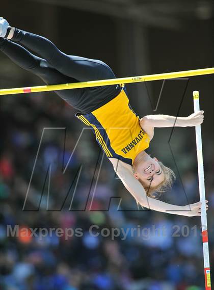 Thumbnail 2 in Penn Relays (Pole Vault) photogallery.