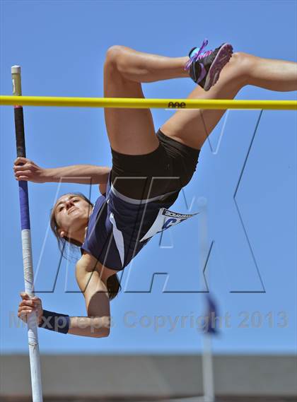 Thumbnail 1 in Penn Relays (Pole Vault) photogallery.