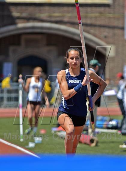 Thumbnail 2 in Penn Relays (Pole Vault) photogallery.