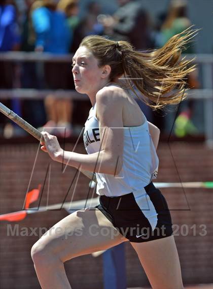 Thumbnail 3 in Penn Relays (Pole Vault) photogallery.