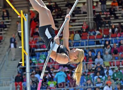 Thumbnail 1 in Penn Relays (Pole Vault) photogallery.