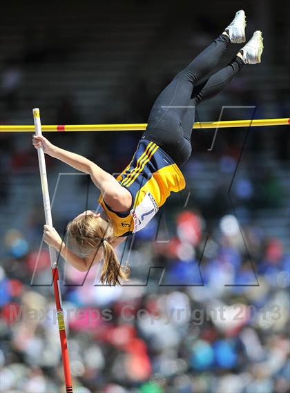 Thumbnail 2 in Penn Relays (Pole Vault) photogallery.