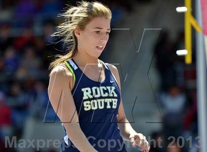 Thumbnail 1 in Penn Relays (Pole Vault) photogallery.