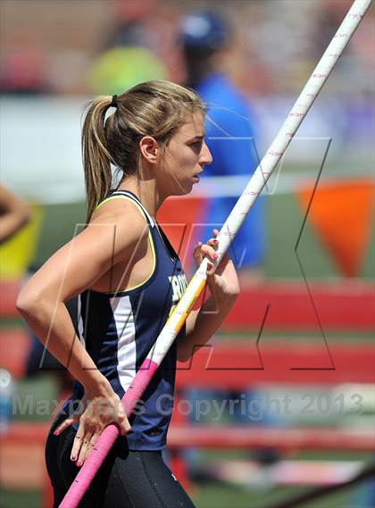 Thumbnail 2 in Penn Relays (Pole Vault) photogallery.