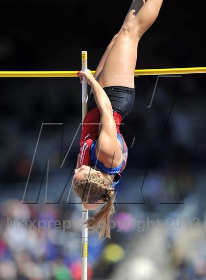 Thumbnail 2 in Penn Relays (Pole Vault) photogallery.