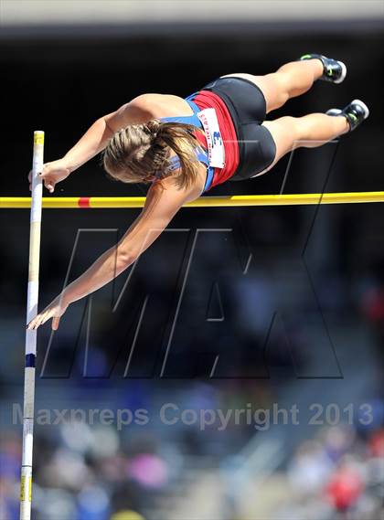 Thumbnail 1 in Penn Relays (Pole Vault) photogallery.