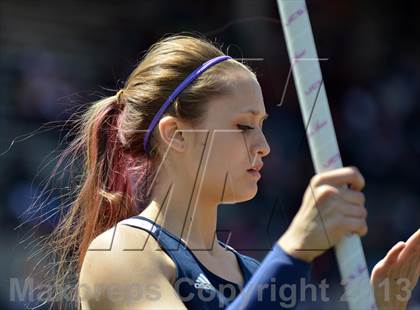 Thumbnail 1 in Penn Relays (Pole Vault) photogallery.