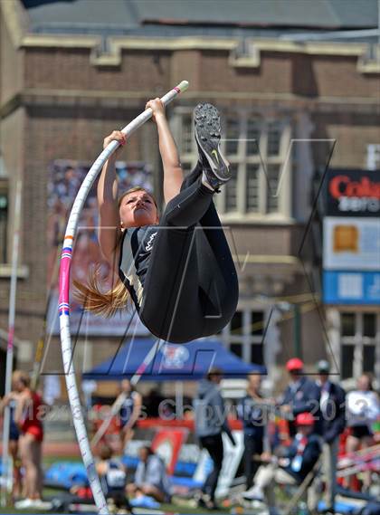 Thumbnail 2 in Penn Relays (Pole Vault) photogallery.