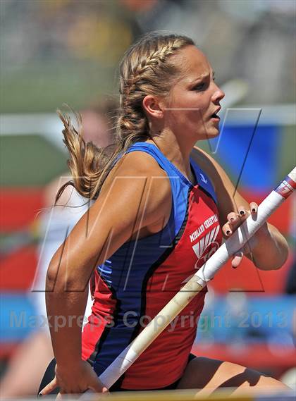 Thumbnail 3 in Penn Relays (Pole Vault) photogallery.