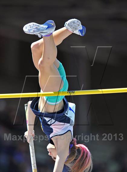 Thumbnail 2 in Penn Relays (Pole Vault) photogallery.