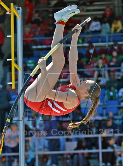 Thumbnail 1 in Penn Relays (Pole Vault) photogallery.