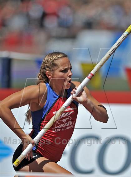 Thumbnail 1 in Penn Relays (Pole Vault) photogallery.