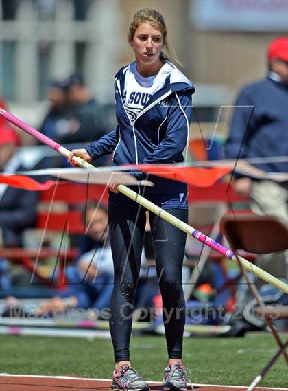 Thumbnail 2 in Penn Relays (Pole Vault) photogallery.