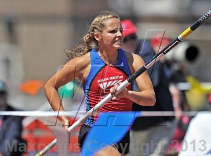 Thumbnail 3 in Penn Relays (Pole Vault) photogallery.