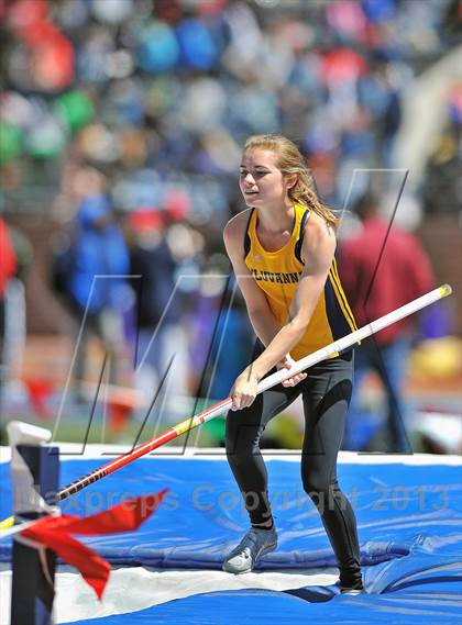 Thumbnail 2 in Penn Relays (Pole Vault) photogallery.
