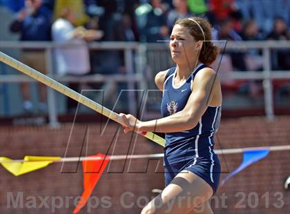 Thumbnail 1 in Penn Relays (Pole Vault) photogallery.