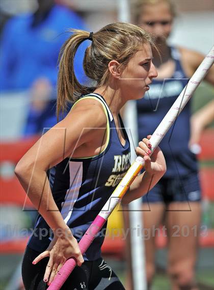 Thumbnail 1 in Penn Relays (Pole Vault) photogallery.