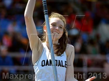 Thumbnail 2 in Penn Relays (Pole Vault) photogallery.