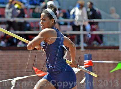 Thumbnail 2 in Penn Relays (Pole Vault) photogallery.