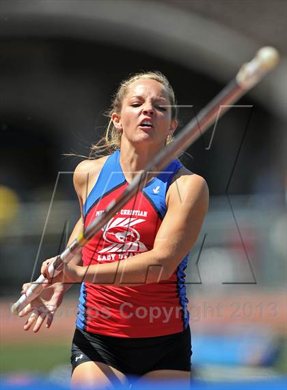 Thumbnail 1 in Penn Relays (Pole Vault) photogallery.