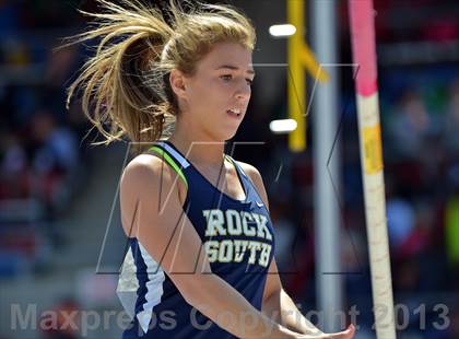 Thumbnail 1 in Penn Relays (Pole Vault) photogallery.