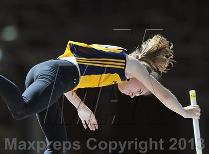 Thumbnail 1 in Penn Relays (Pole Vault) photogallery.