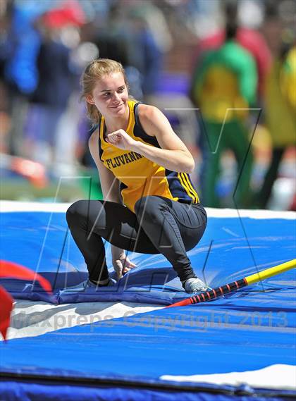 Thumbnail 3 in Penn Relays (Pole Vault) photogallery.
