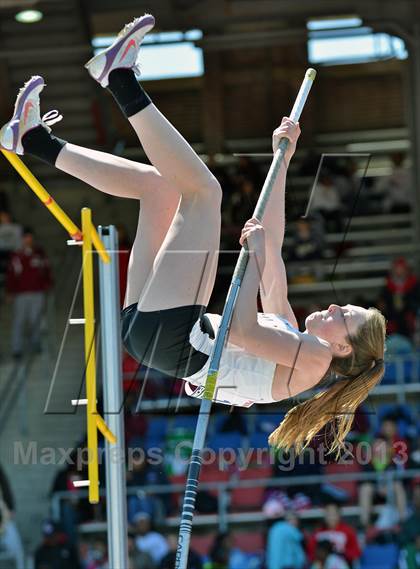 Thumbnail 2 in Penn Relays (Pole Vault) photogallery.