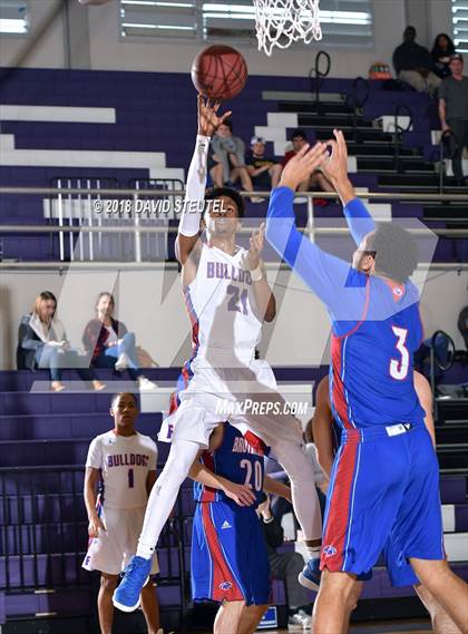 Thumbnail 3 in Christian Brothers vs. Folsom (St. Hope Elite Classic) photogallery.