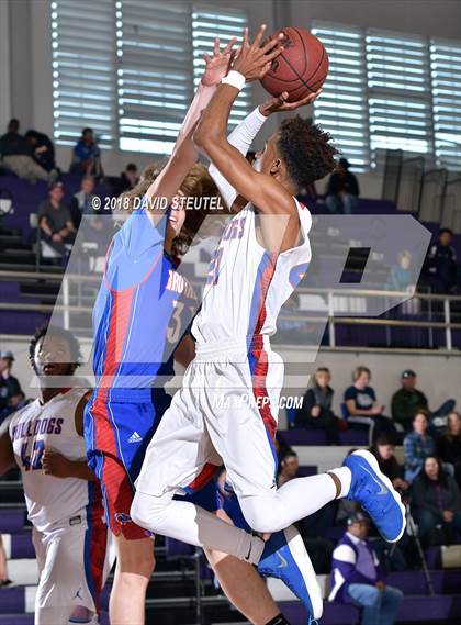 Thumbnail 3 in Christian Brothers vs. Folsom (St. Hope Elite Classic) photogallery.