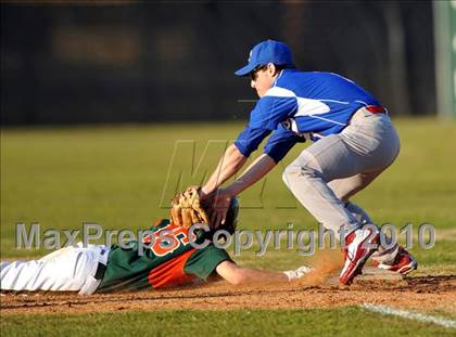 Thumbnail 3 in Naaman Forest vs. Trinity Christian (Carrollton Diamond Classic) photogallery.