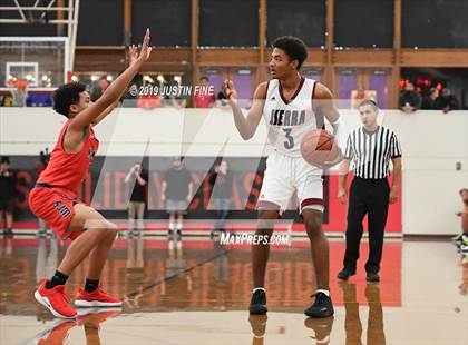 Thumbnail 1 in JSerra Catholic vs. San Joaquin Memorial (Torrey Pines Holiday Classic) photogallery.