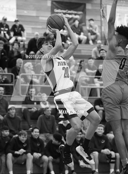 Thumbnail 1 in JSerra Catholic vs. San Joaquin Memorial (Torrey Pines Holiday Classic) photogallery.