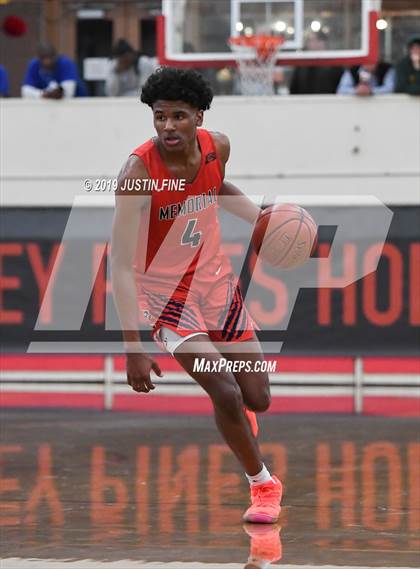 Thumbnail 3 in JSerra Catholic vs. San Joaquin Memorial (Torrey Pines Holiday Classic) photogallery.