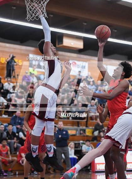 Thumbnail 1 in JSerra Catholic vs. San Joaquin Memorial (Torrey Pines Holiday Classic) photogallery.