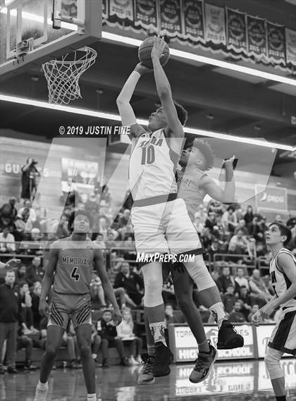 Thumbnail 1 in JSerra Catholic vs. San Joaquin Memorial (Torrey Pines Holiday Classic) photogallery.