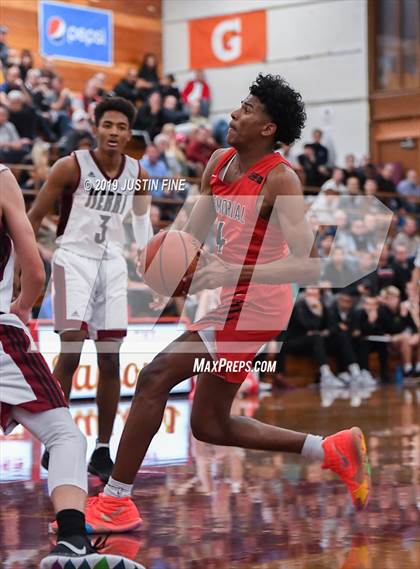 Thumbnail 3 in JSerra Catholic vs. San Joaquin Memorial (Torrey Pines Holiday Classic) photogallery.