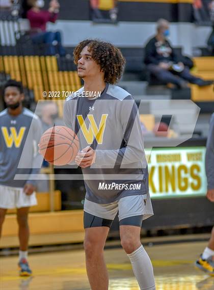 Thumbnail 3 in Lansing vs Shawnee Mission West (Mid-Season Tournament) photogallery.