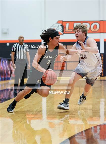 Thumbnail 1 in Poolville vs. Rio Vista (UIL 2A Bi-District Playoff) photogallery.