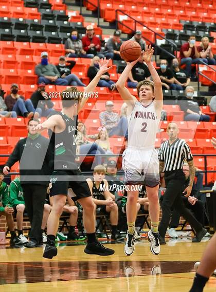 Thumbnail 1 in Poolville vs. Rio Vista (UIL 2A Bi-District Playoff) photogallery.