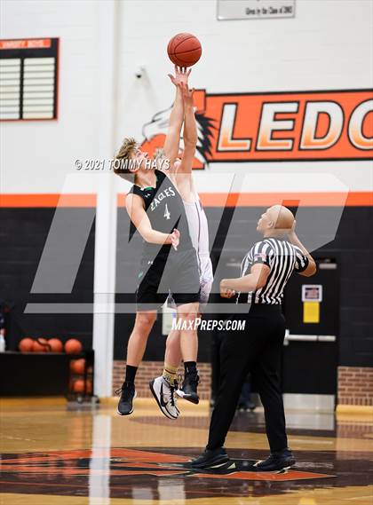 Thumbnail 3 in Poolville vs. Rio Vista (UIL 2A Bi-District Playoff) photogallery.