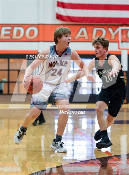 Thumbnail 3 in Poolville vs. Rio Vista (UIL 2A Bi-District Playoff) photogallery.