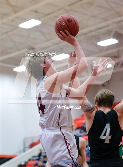 Thumbnail 1 in Poolville vs. Rio Vista (UIL 2A Bi-District Playoff) photogallery.