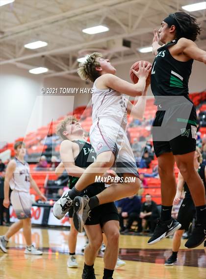 Thumbnail 2 in Poolville vs. Rio Vista (UIL 2A Bi-District Playoff) photogallery.