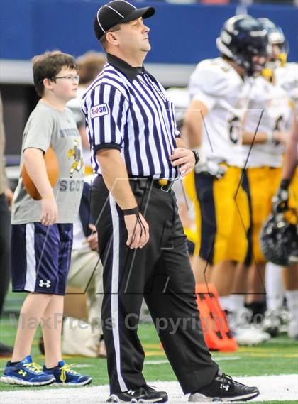 Thumbnail 2 in Highland Park vs Mansfield Legacy (UIL 4A Regional Playoff) photogallery.