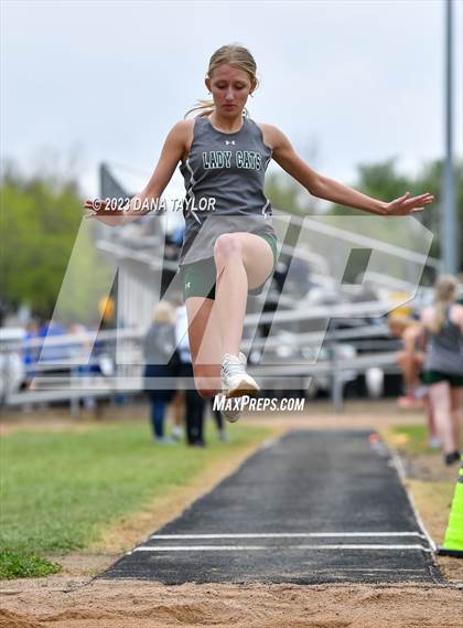 Thumbnail 1 in Santo High School Meet photogallery.