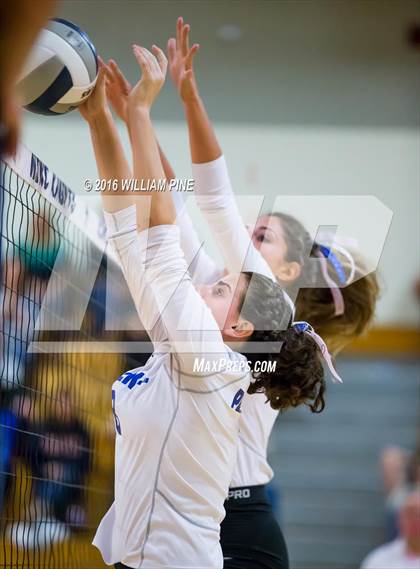 Thumbnail 1 in Cornwall Central vs. Wallkill (Section 9 Class A Final) photogallery.