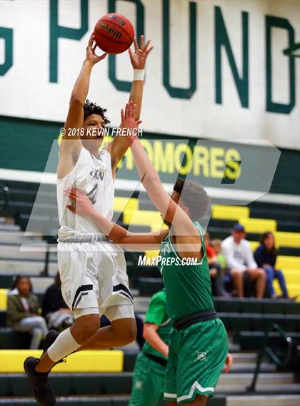 Thumbnail 3 in St. Mary's vs. Mountain View (Holiday Invitational Tournament) photogallery.