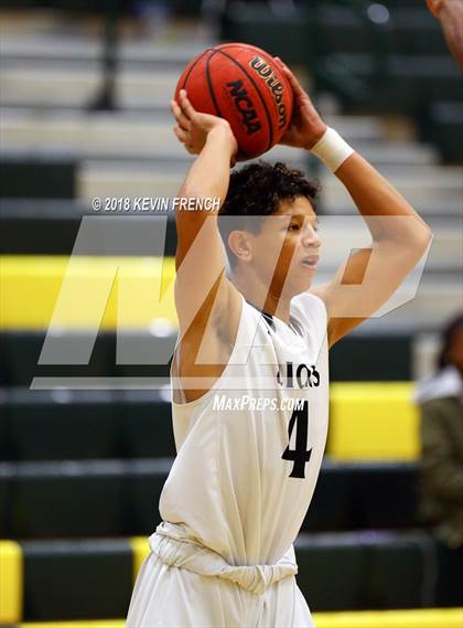 Thumbnail 3 in St. Mary's vs. Mountain View (Holiday Invitational Tournament) photogallery.